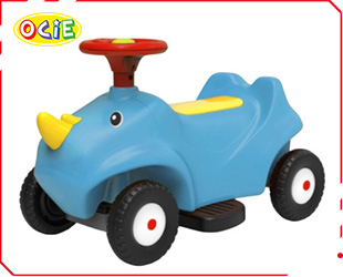 RECHARGBALE RIDE ON CAR